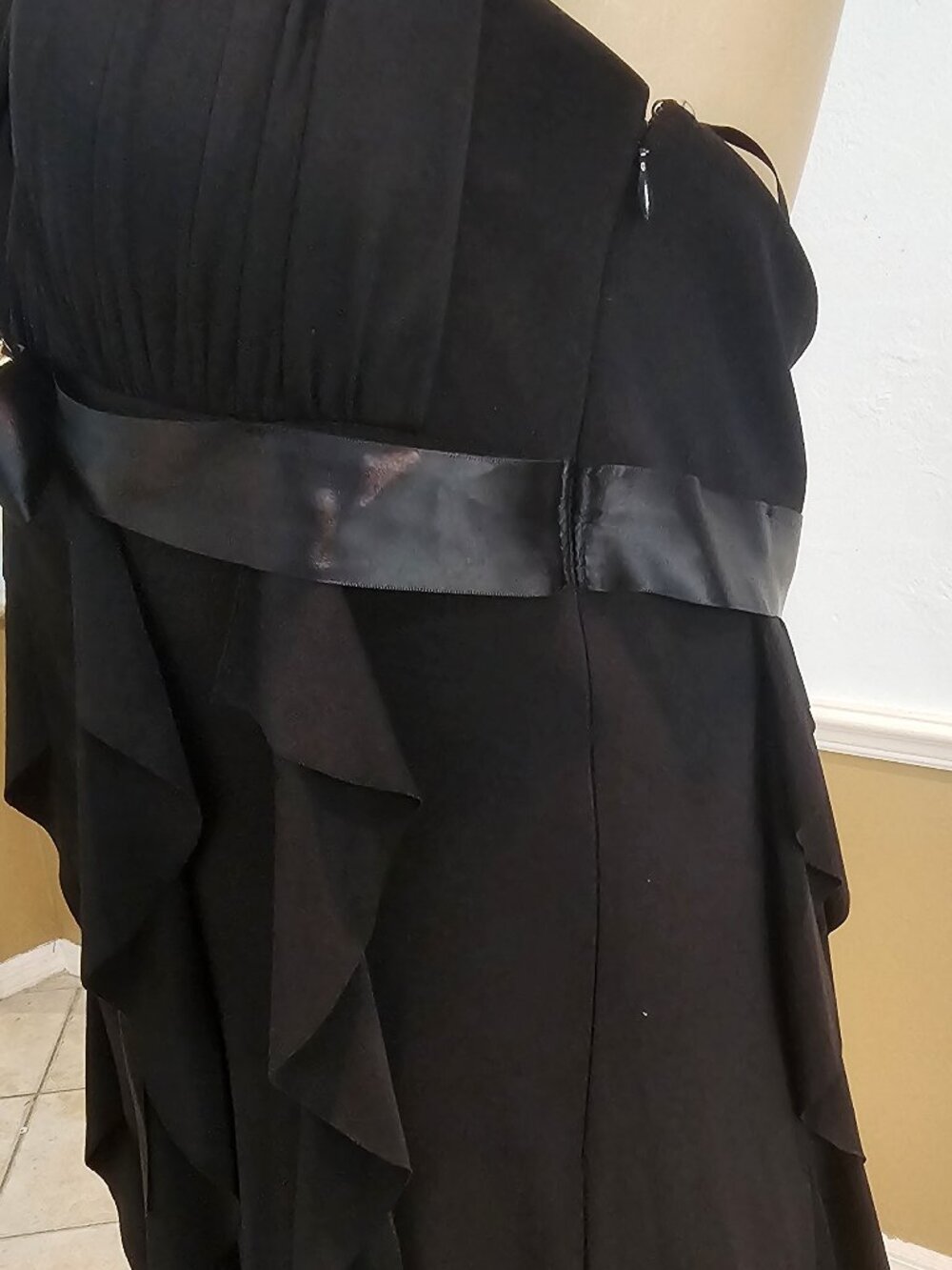 Betsy & Adam Black Halter Style Evening Gown size 14 Large Stretch Prom Wedding - Picture 11 of 16